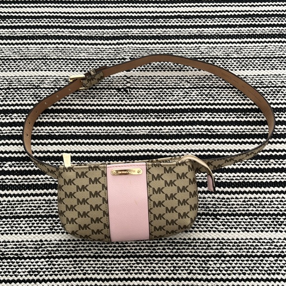 Michael Kors Waistbag - Picture 2 of 8
